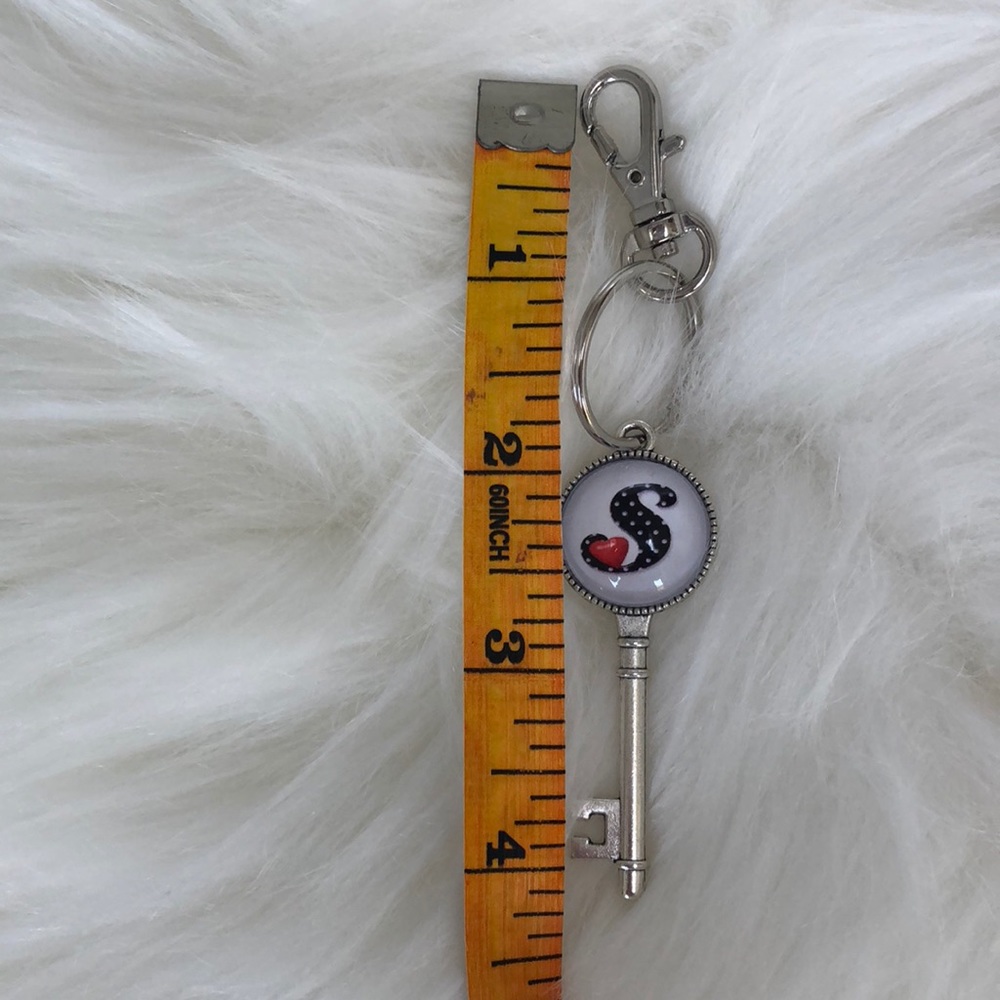 Handcrafted Silver plated key chain letter - Picture 4 of 5